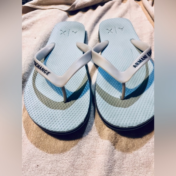 ARMANI EXCHANGE FLIP FLOPS SIZE 10 (doesn't have to be a size bigger) - Picture 4 of 4